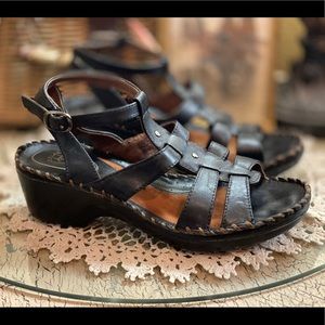 Strappy ARIAT Miami Casual Sandals